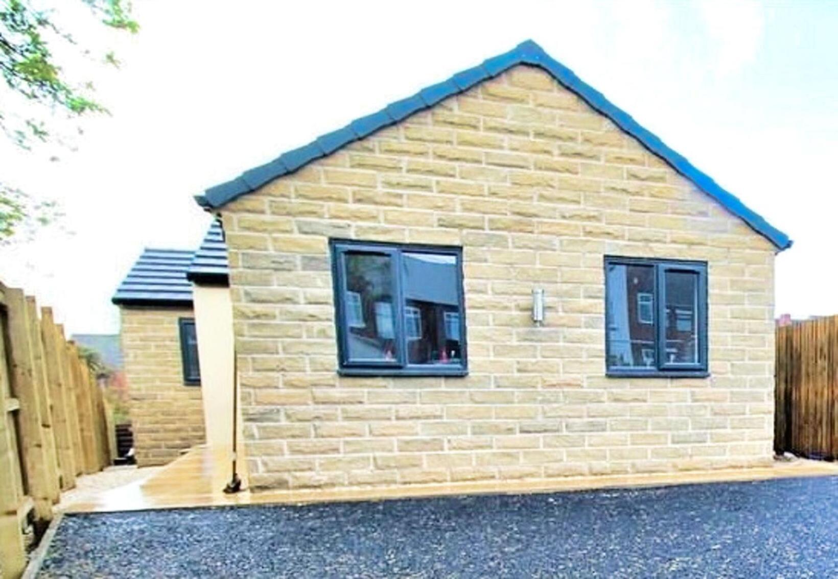 Rotherham - Rawmarsh - Great Customer Feedback - 2 Bed Bungalow - New Build - High End Furnishings - Wheel Chair Accessible - Large Enclosed Garden - Dog Friendly Esterno foto
