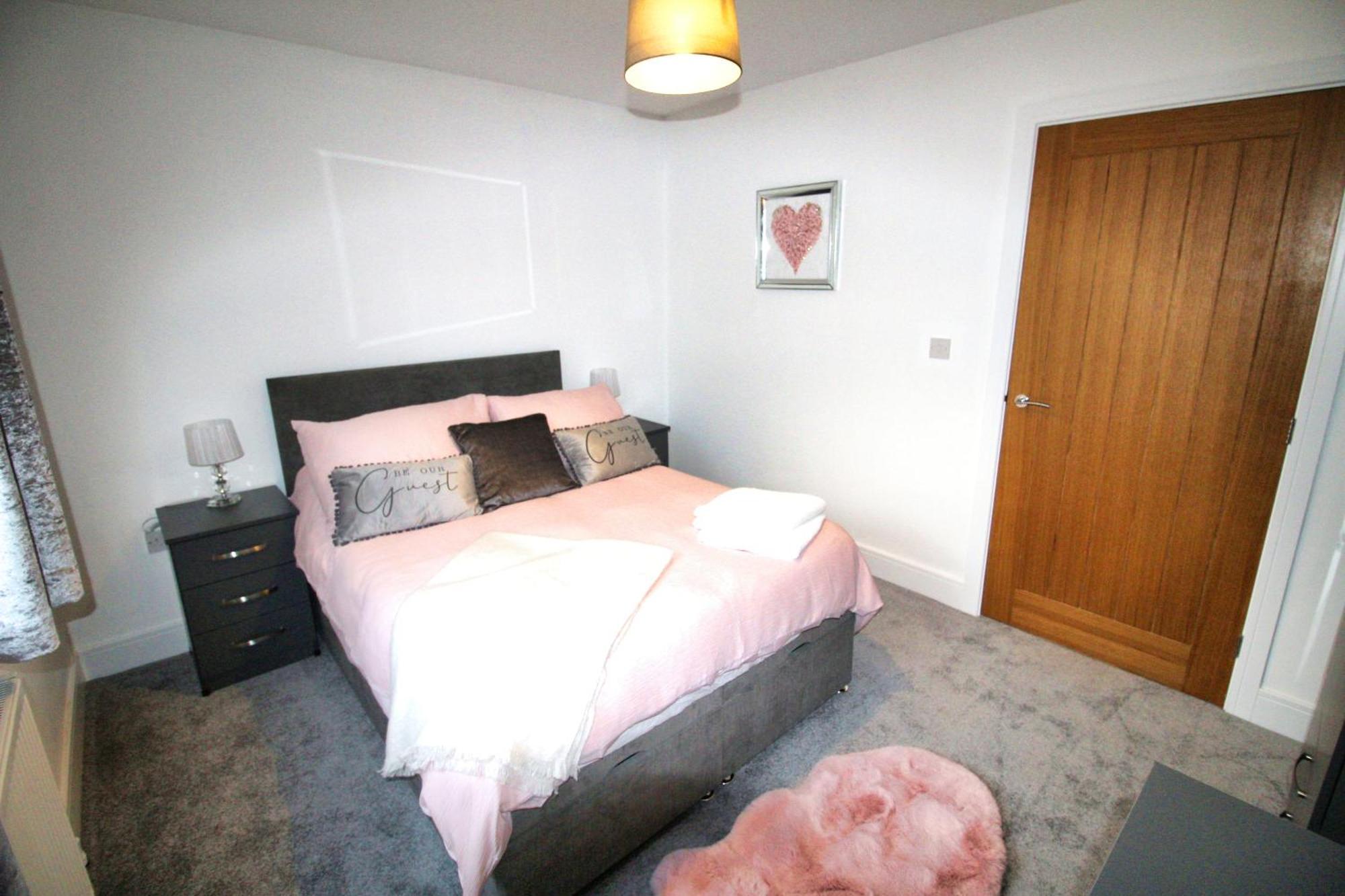 Rotherham - Rawmarsh - Great Customer Feedback - 2 Bed Bungalow - New Build - High End Furnishings - Wheel Chair Accessible - Large Enclosed Garden - Dog Friendly Esterno foto