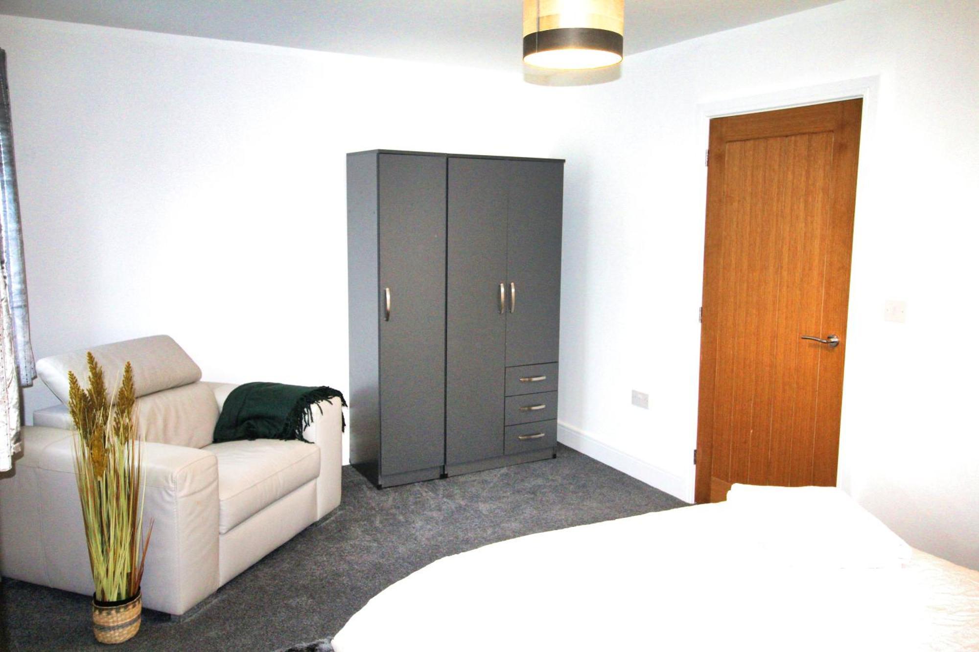 Rotherham - Rawmarsh - Great Customer Feedback - 2 Bed Bungalow - New Build - High End Furnishings - Wheel Chair Accessible - Large Enclosed Garden - Dog Friendly Esterno foto