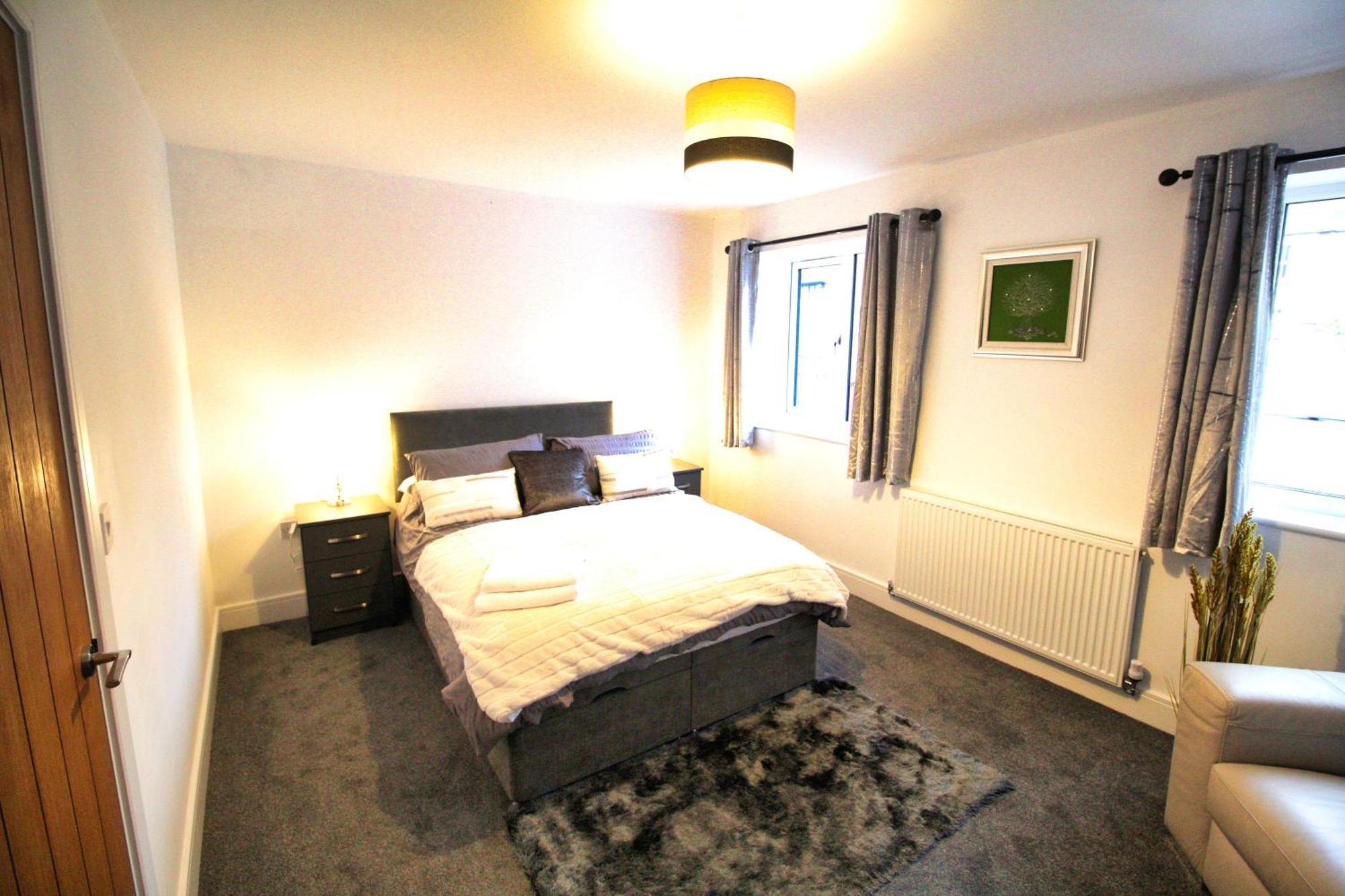 Rotherham - Rawmarsh - Great Customer Feedback - 2 Bed Bungalow - New Build - High End Furnishings - Wheel Chair Accessible - Large Enclosed Garden - Dog Friendly Esterno foto