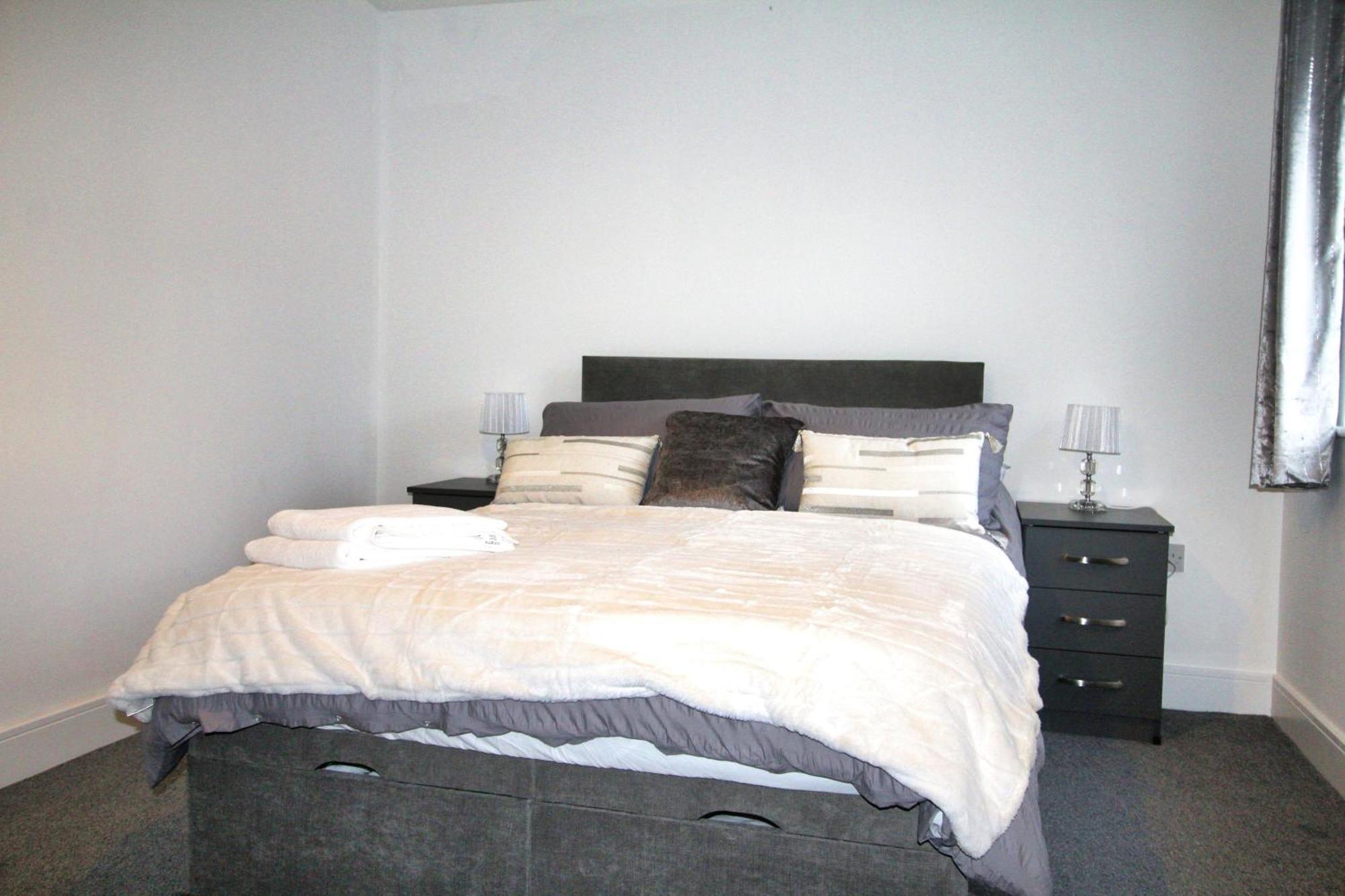Rotherham - Rawmarsh - Great Customer Feedback - 2 Bed Bungalow - New Build - High End Furnishings - Wheel Chair Accessible - Large Enclosed Garden - Dog Friendly Esterno foto